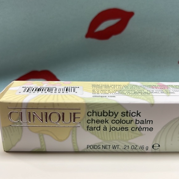 Clinique makeup & skincare bundle (4 items) - Picture 6 of 12